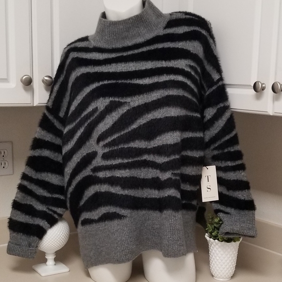 TWINE AND SPRING ZEBRA PRINT SWEATER - Picture 1 of 3
